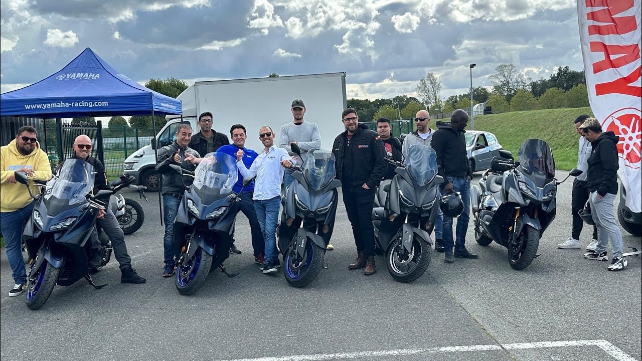 Ils ont testé le TMAX sans permis ! Leurs réactions 👌- YAM PARIS 15