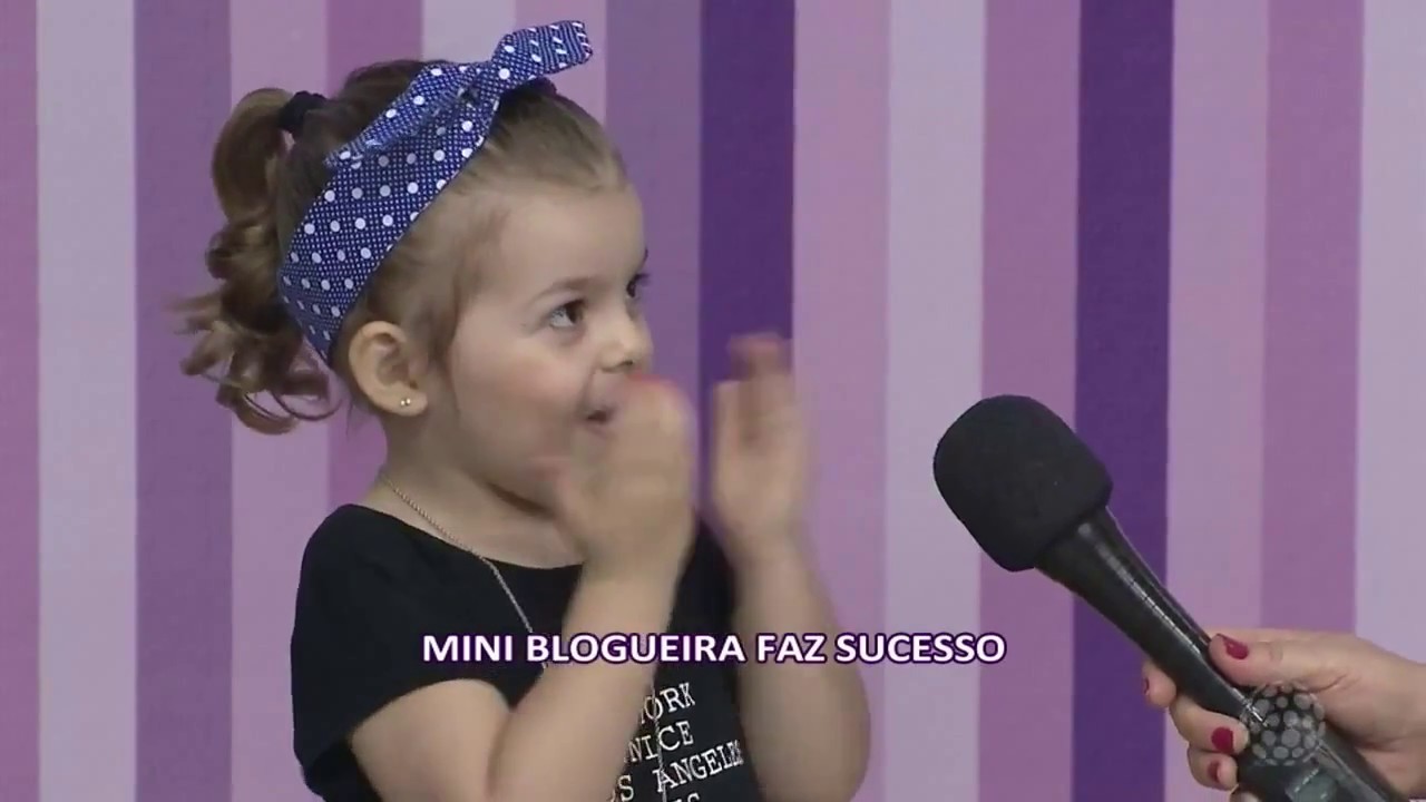 Conhe&ccedil;a a Mini Blogueira que faz sucesso nas redes sociais.