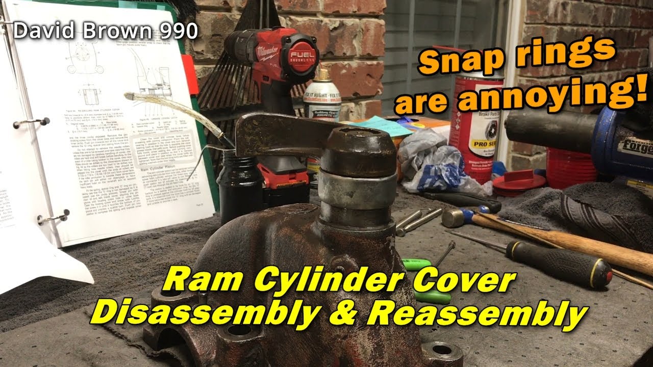 Snap rings are annoying | Ram Cylinder Cover Disassembly/Reassembly | David Brown 990 #12