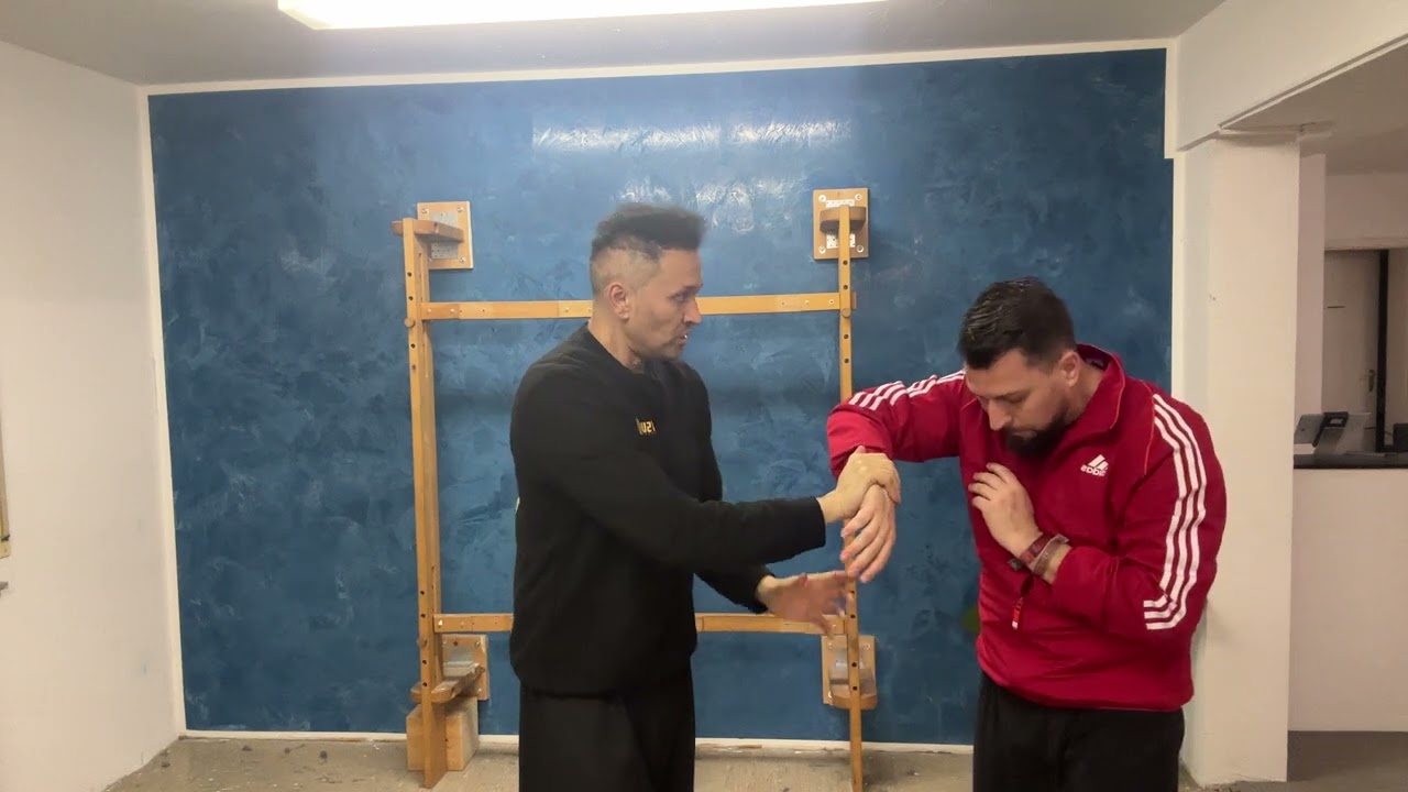 Master the bong Sao & punch drill: right and wrong