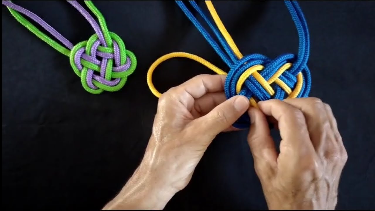 E para hoje temos um maravilhoso #colar de #cordas de seda de PP... #macrame #moda