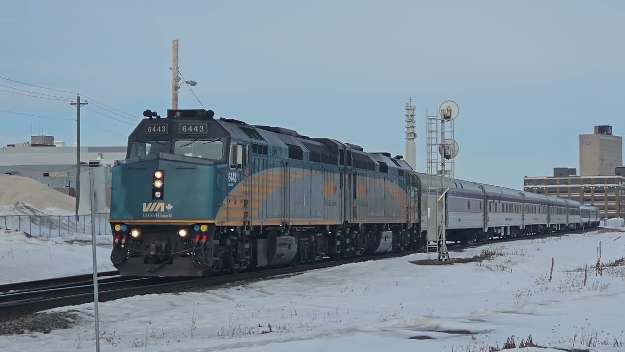 VIA Rail Train 15 westbound pulls into Moncton 