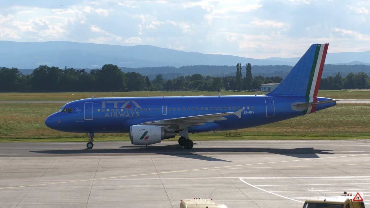 ITA Airways Airbus A319 landing at airport graz II EI-IMV