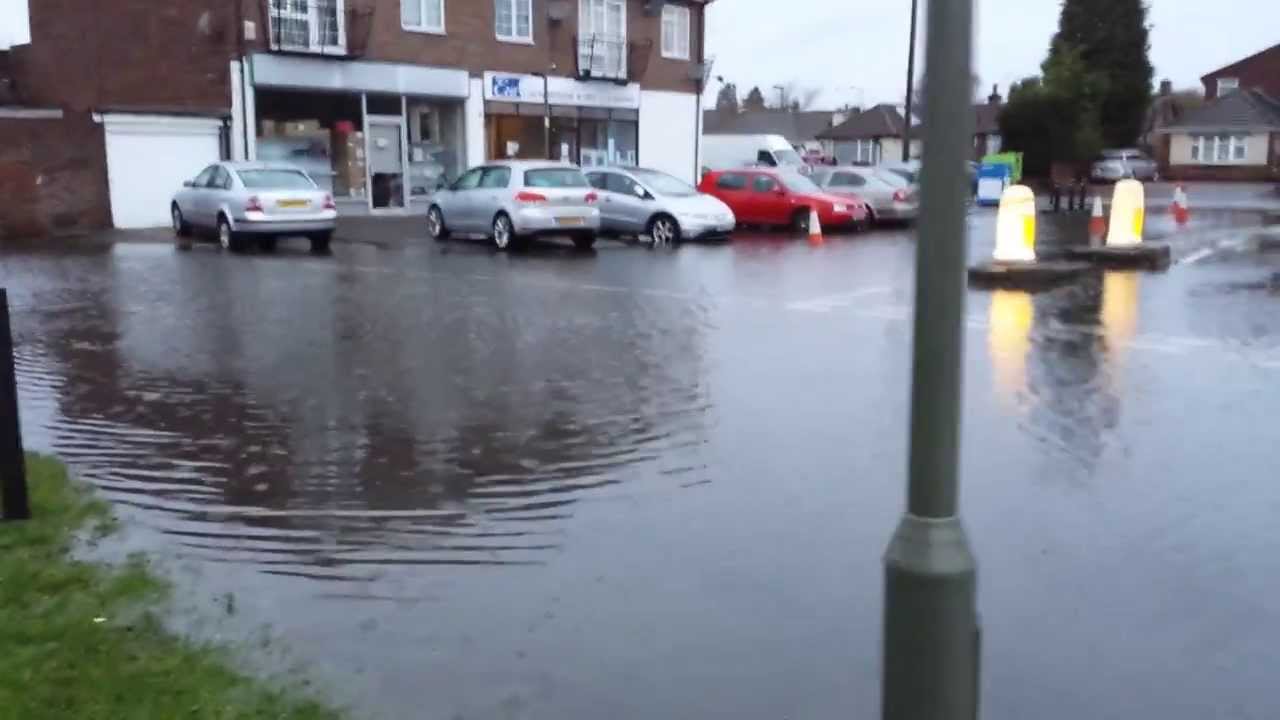 Flooding in Garrick Close - Staines - 11 February 2014