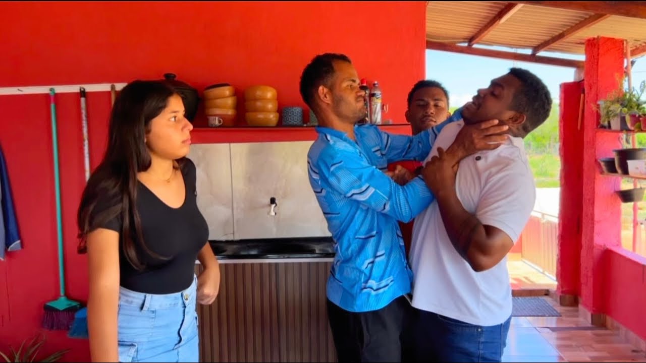 Ela Recusou o Patrão… Então Ele Virou Todos Contra Ela