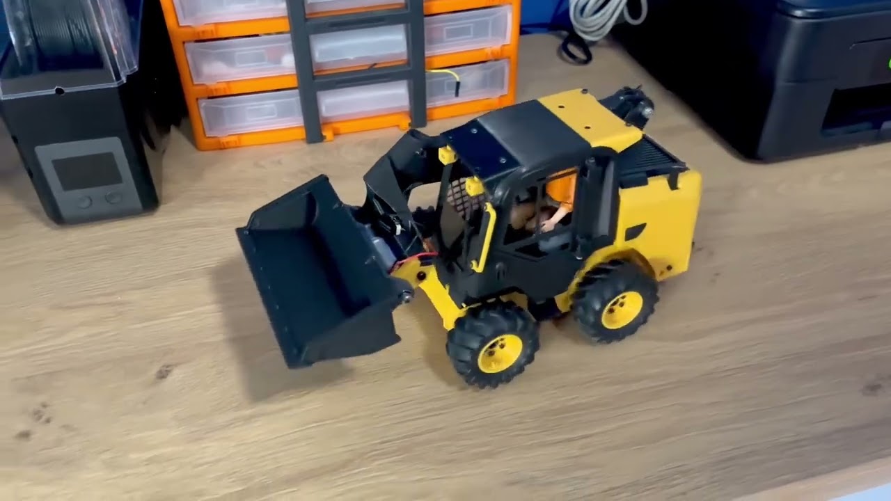 1:14 RC Wheeled Skid Steer
