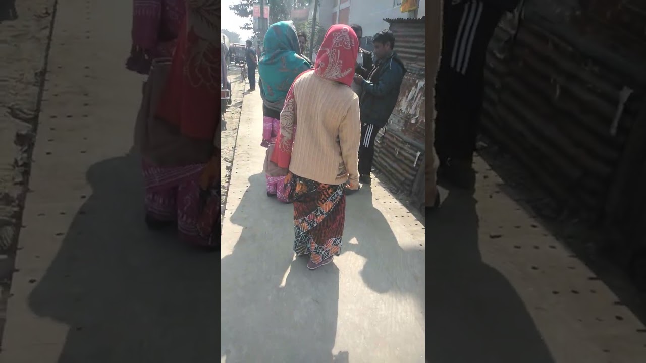অটো অবরোধ দিনাজপুর অচল। লাইসেন্স ফি ৫০০০ থেকে ১০০০ করার জন্য আন্দোলন।