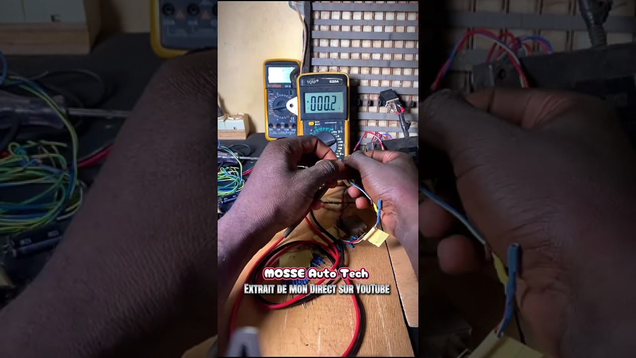 Le multimètre mesure du voltage 