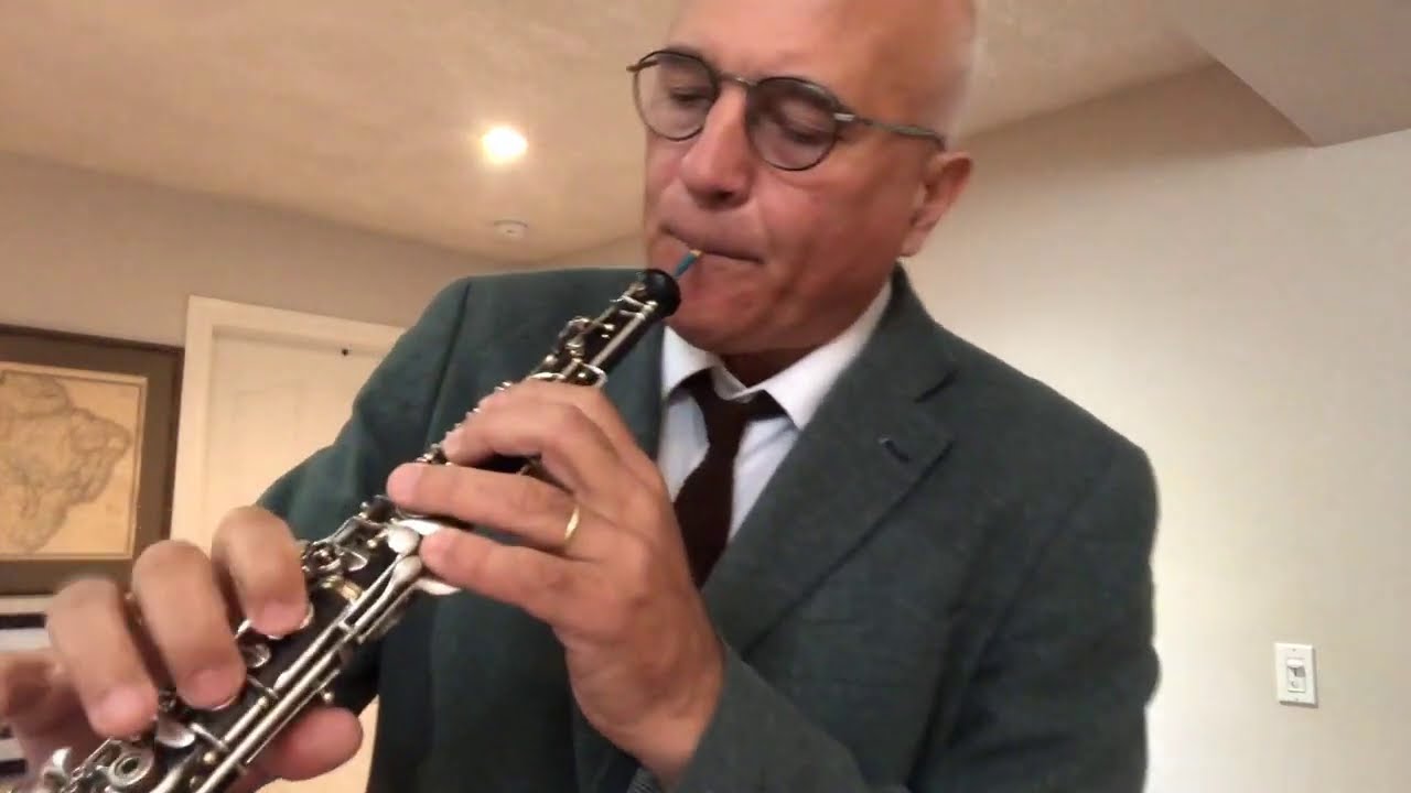 Alex Klein, oboe. JS Bach, Prelude BWV 1012.