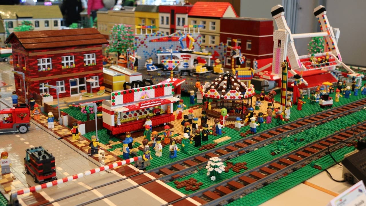 LEGO MOC: City mit gro&szlig;em Eisenbahn-Loop und Rummelplatz