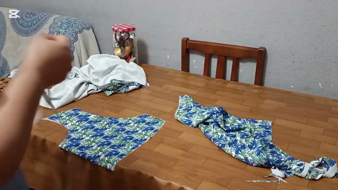 كسوه بالدانتيل ديال الخروج غزاله وسهله.كذلك بالكشكشه تحت الصدر فيها جياب كجي واسعه ومريحه،،👍
