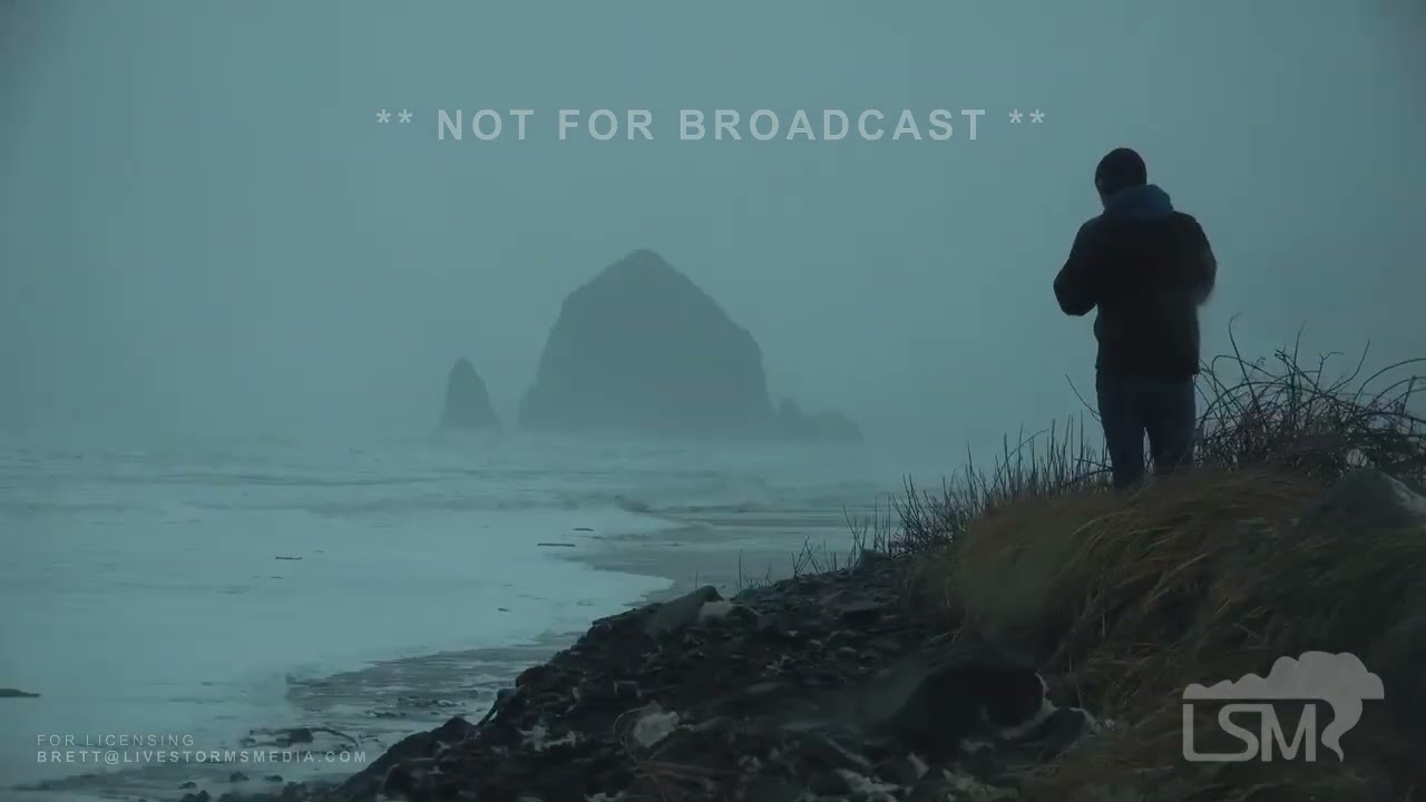 12-27-2022 Cannon Beach, OR - Windstorm - Large Surf - Over 100,000 Without Power