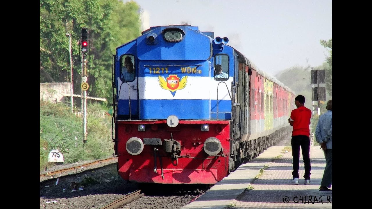 Super Honking ALCo with NDLS-ADI Swarna Jayanti Rajdhani Express !