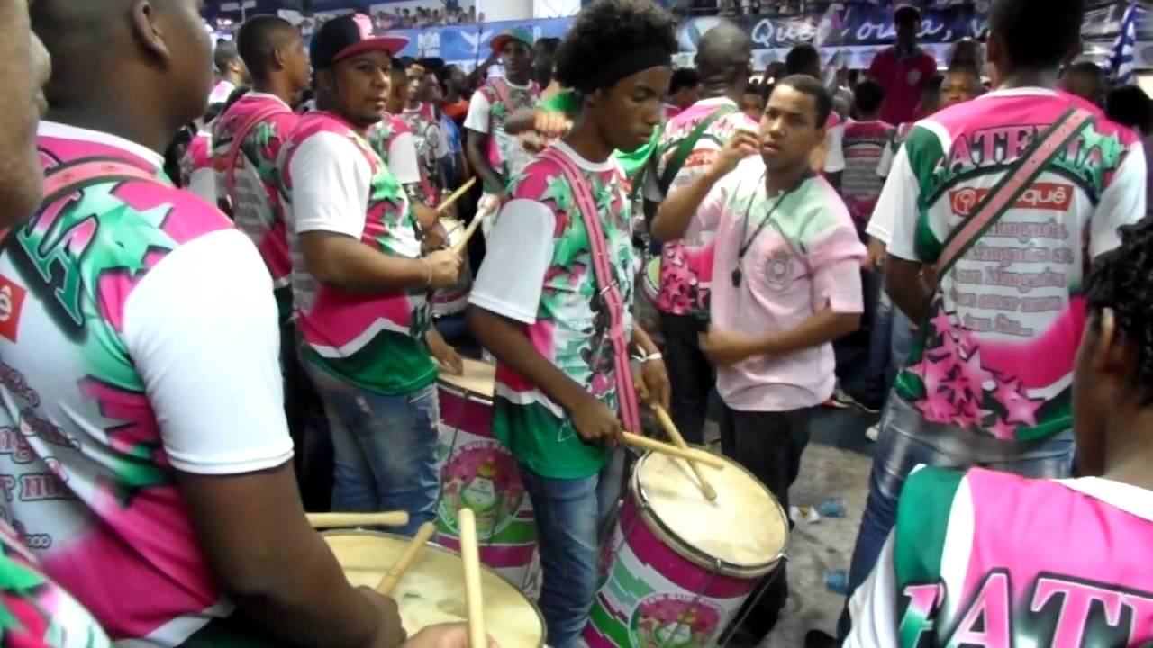 Bateria Estação Primeira de Mangueira Rio 2015 p1