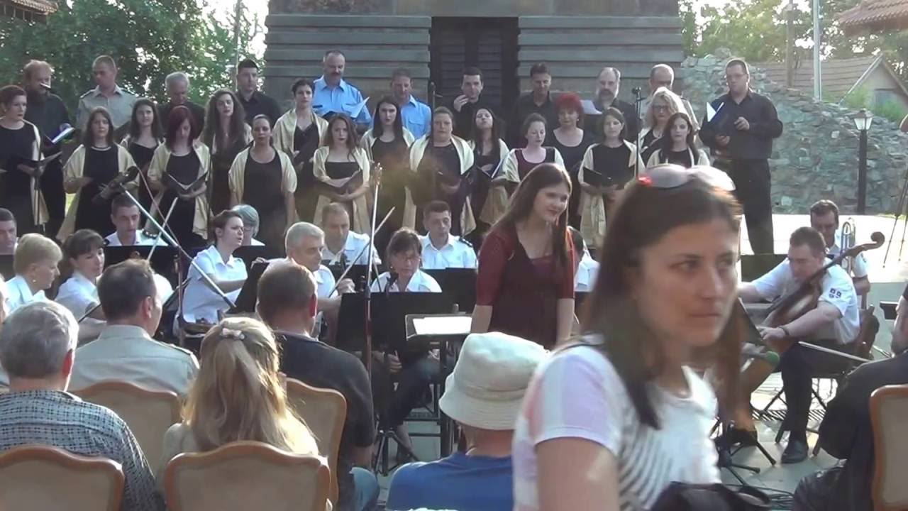 Станислав Бинички и хор Министарства одбране и Војске Србије