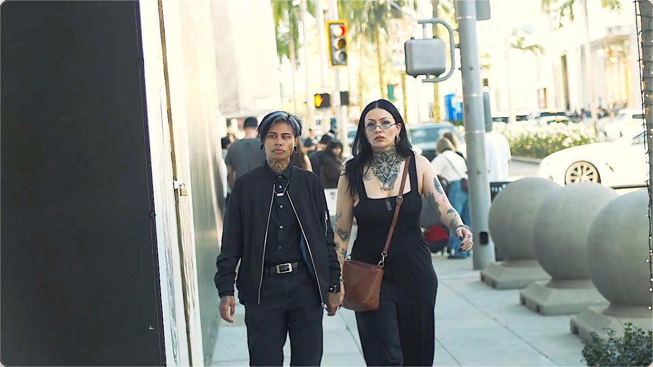 WALKING ON RODEO DRIVE BEFORE NEW YEARS EVE IN BEVERLY HILL,CALIFORNIA