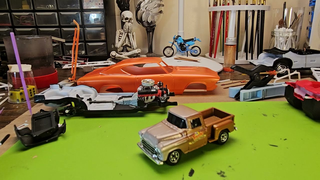 #Assemblers unite/ Rock n roll on wheels short update on the Vette and some other builds 