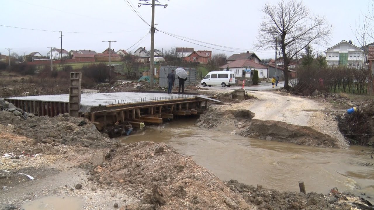 Vërshohet ura e papërfunduar në Gllamnik,  zyrtari komunal i vë faj kompanisë punuese