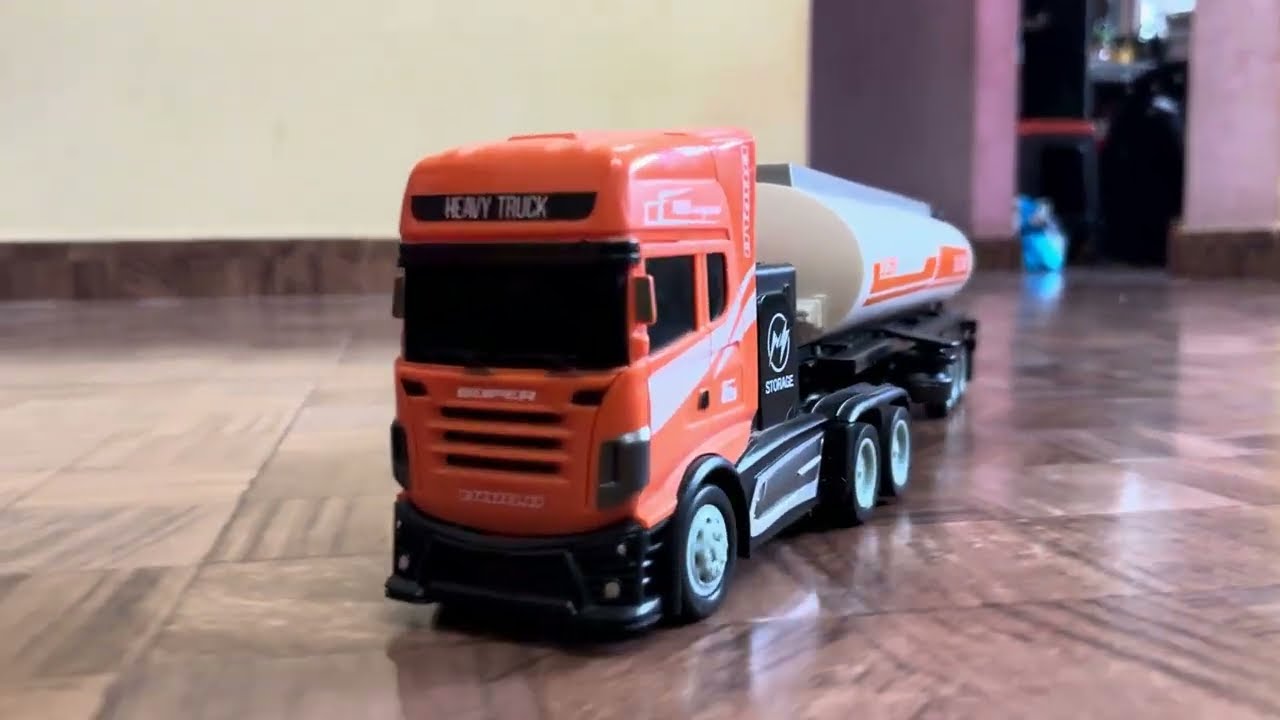 Remote control toy truck 