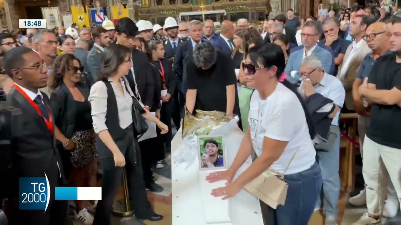 Napoli, i funerali di Giovanbattista Cutolo