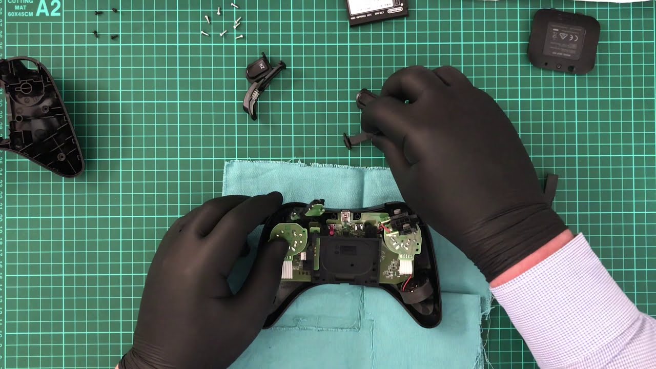 Wii U Pro Controller Clean and Attempted Reacemble.