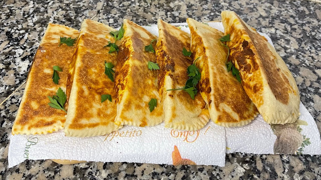 فطائر في المقلاة بعجينة قطنية خفاف ريشة و بحشو لذيذ😍