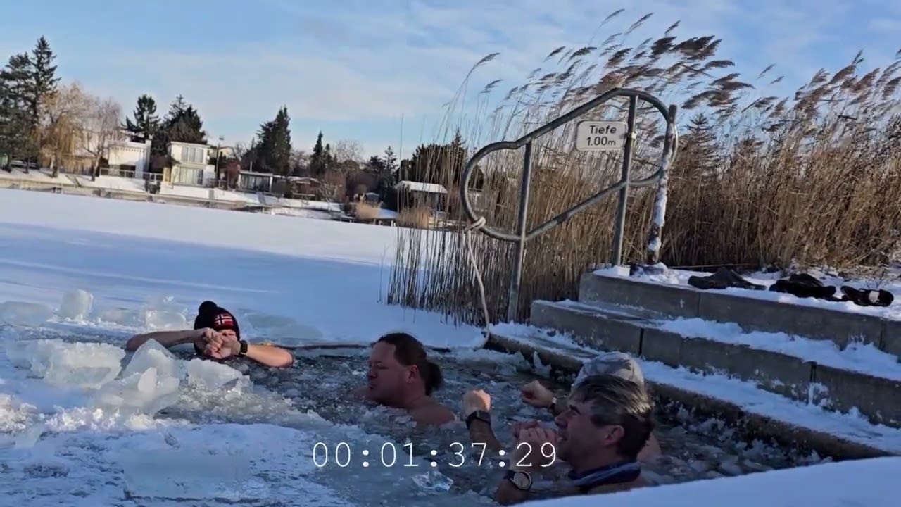 Eisbaden im zugefrorenen Badesee in Leopoldsdorf am 11.1.2026