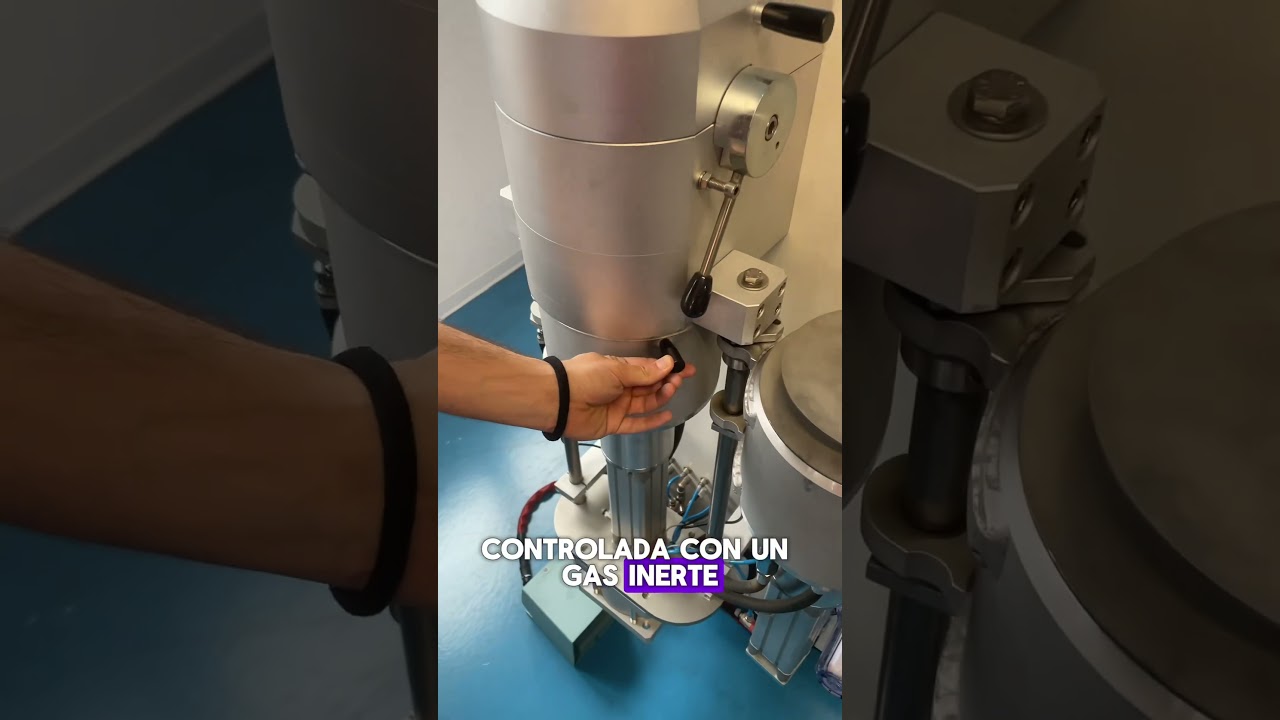 Fabricaci&oacute;n de lingotes de oro acabado brillante.