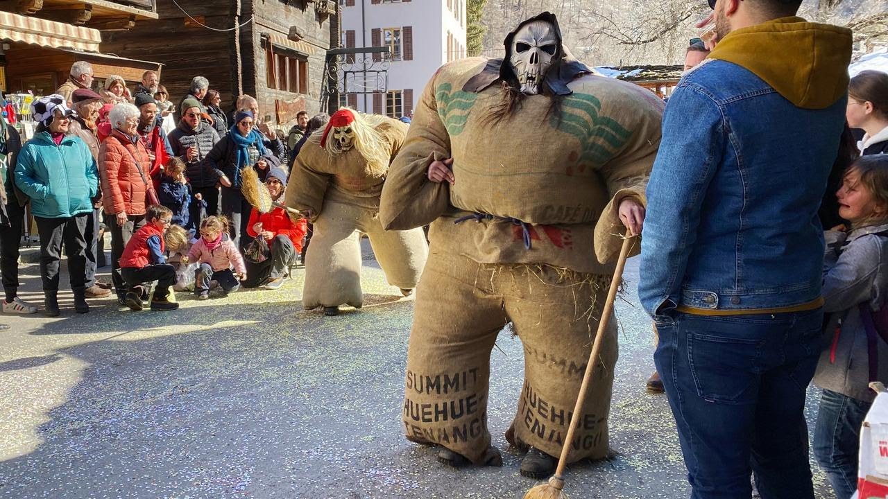 Die Schweizer Alpen –  Bräuche, Käuze, Aberglauben: Carnaval d'Evolène