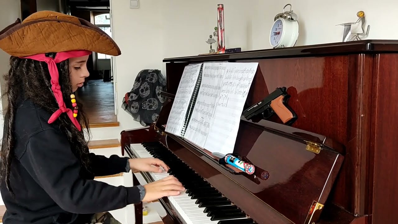 Pirates des Caraïbes, au piano