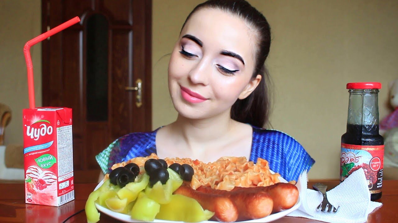 ЛЮБИМЫЕ СОСЕДИ / СОЧНАЯ ПАСТА С СОСИСКАМИ /  MUKBANG asmr Ayka Emilly