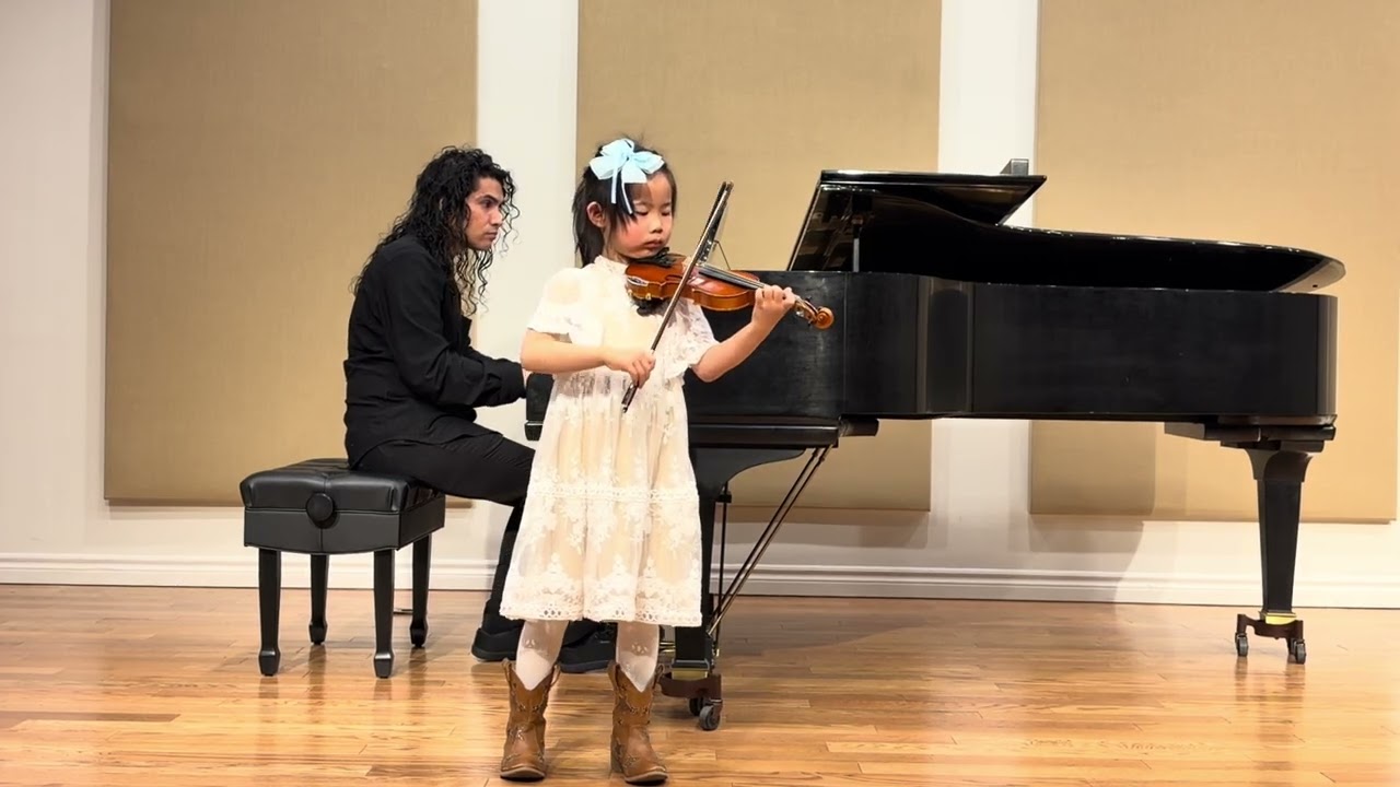 Suzuki violin book 3: Bourree by Bach (21 th Recital)(5 years old)