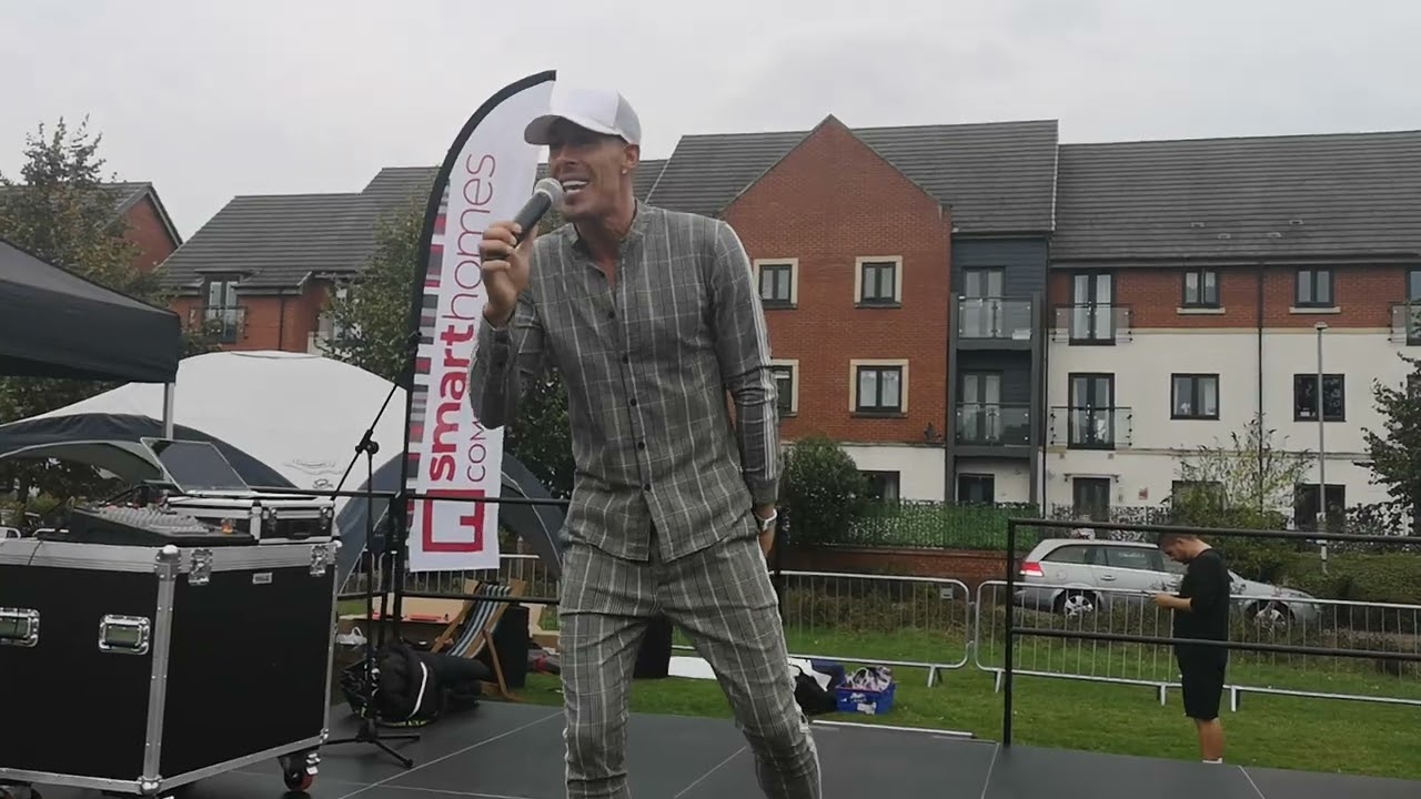 Mitchell Joseph Thompson performing Higher Ground at Shirley Park Social Eats