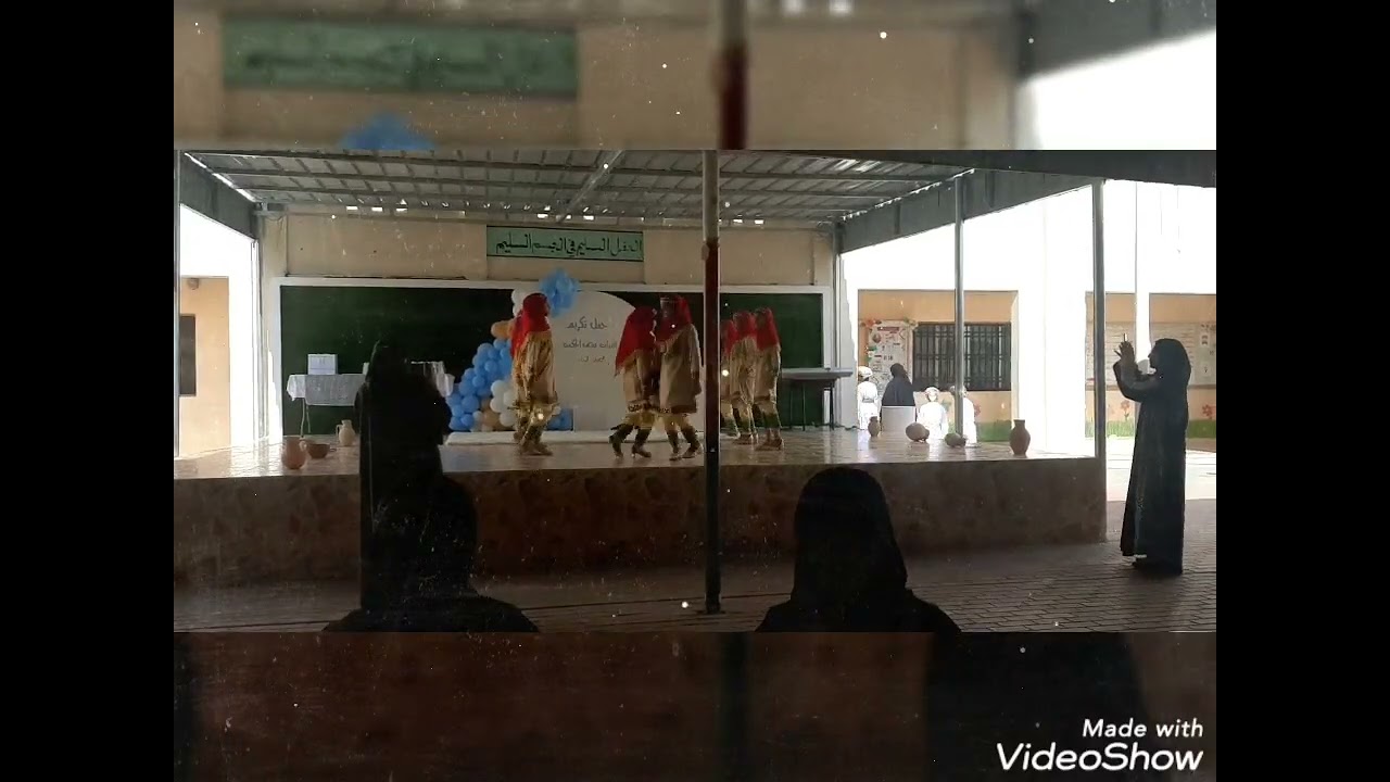 فيض الحكمة وجمال بناتها بالتراث العماني  حفل مجيدات الصف الخامس ٢٠٢٣ /٢٠٢٤م