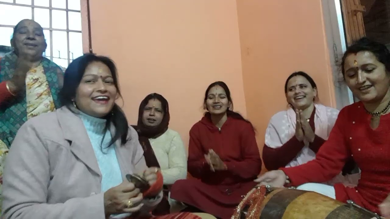 कितनी सुंदर है मां तेरी नगरी भोले पैदल चले आ रहे हैं🙏🏻🌹🌺🌺🌹🙏🏻🌺🌺🌹🌹