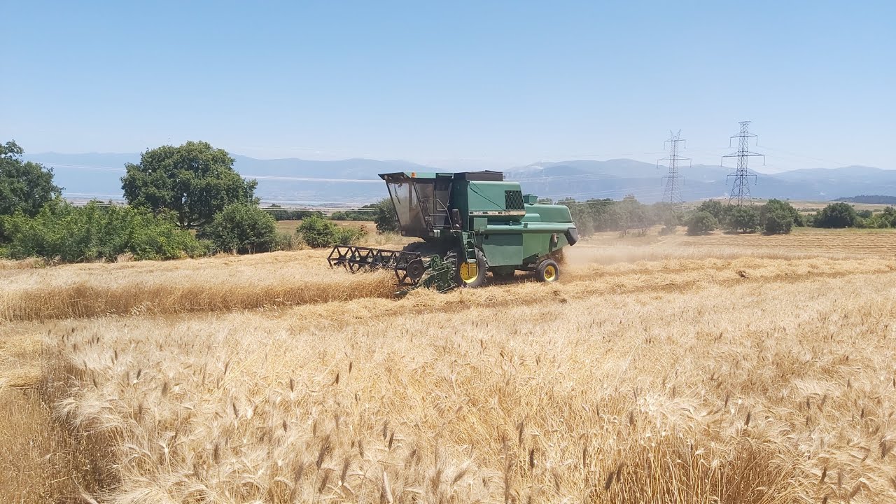 John Deere 1075 Hydro/4 Harvesting Wheat in Greece July 2023