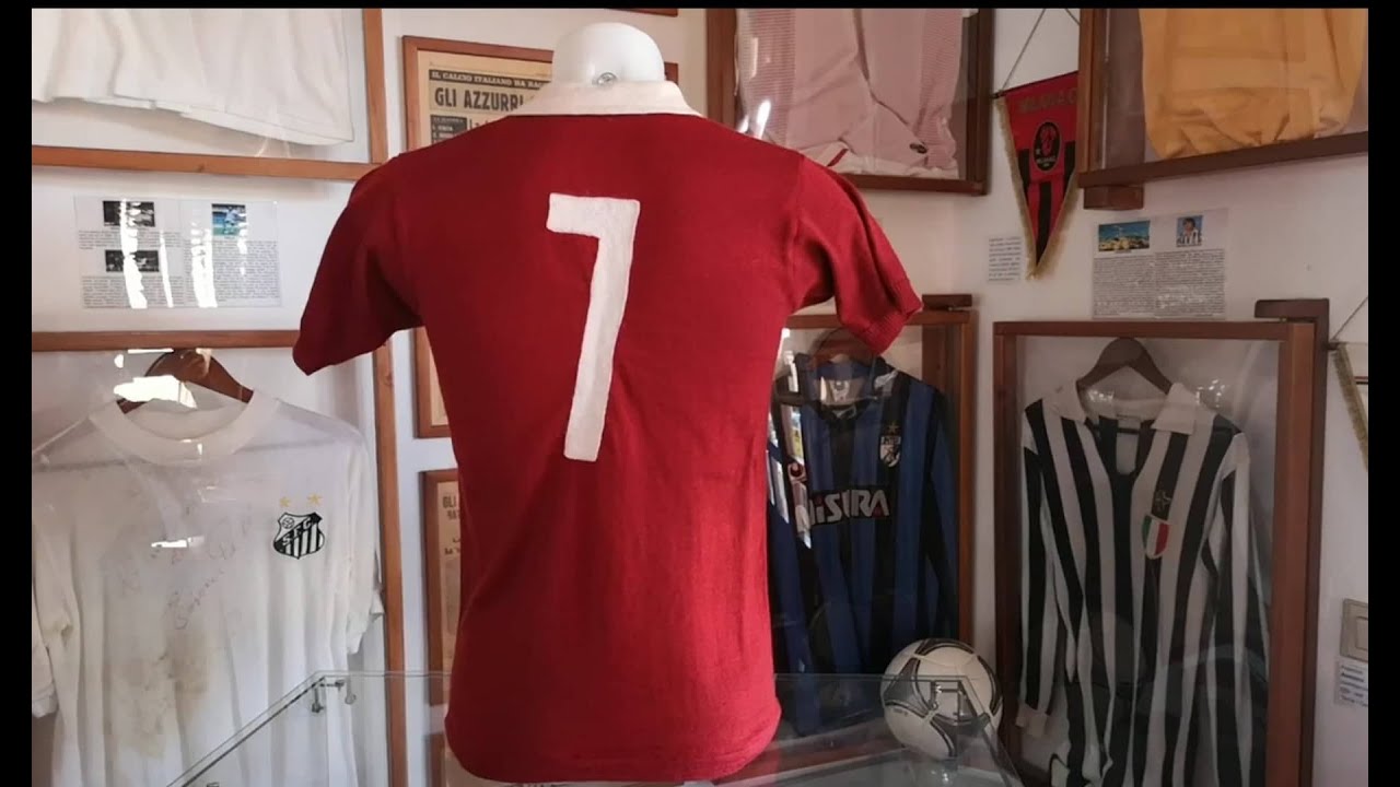 Gigi Meroni : le maglie dell'indimenticabile farfalla granata
