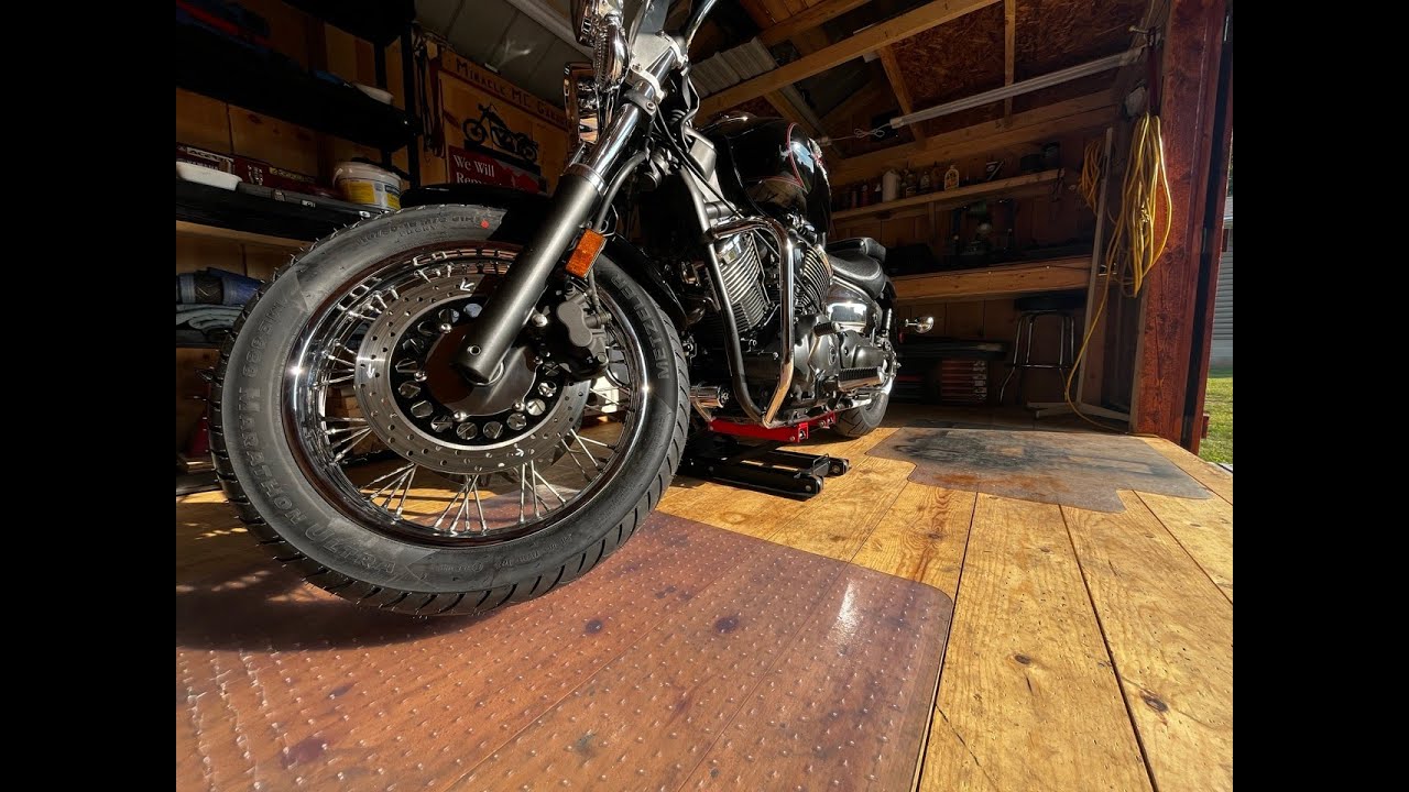 2007 Yamaha V-Star 1100cc: Front Tire Removal and Installation