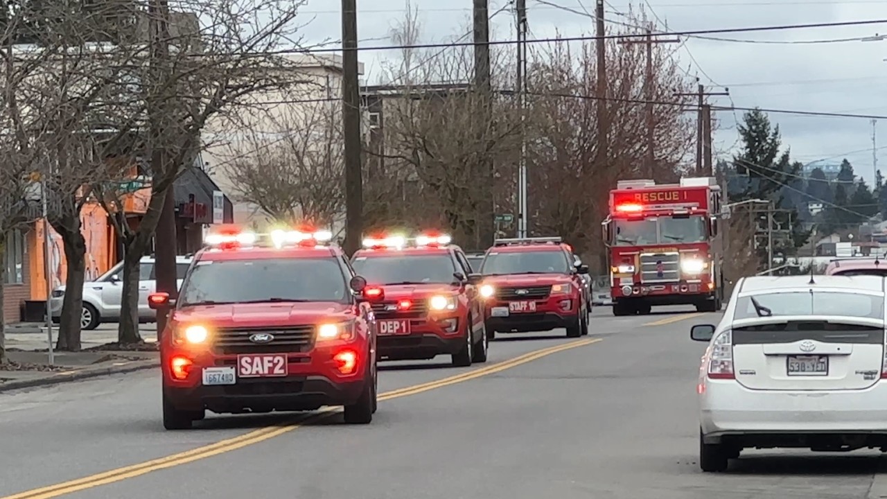 Large Seattle FD response to working fire!  R1, L5, L8, L9, E18, E27 E31, M18, chief parade + SPD!