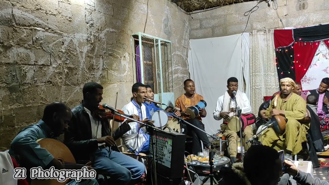 فرقة الرمال الذهبية الواتة بقيادة محمد مخازني ، شاهد كيف يداعب آلة الكمان 🎻🎻😍😍