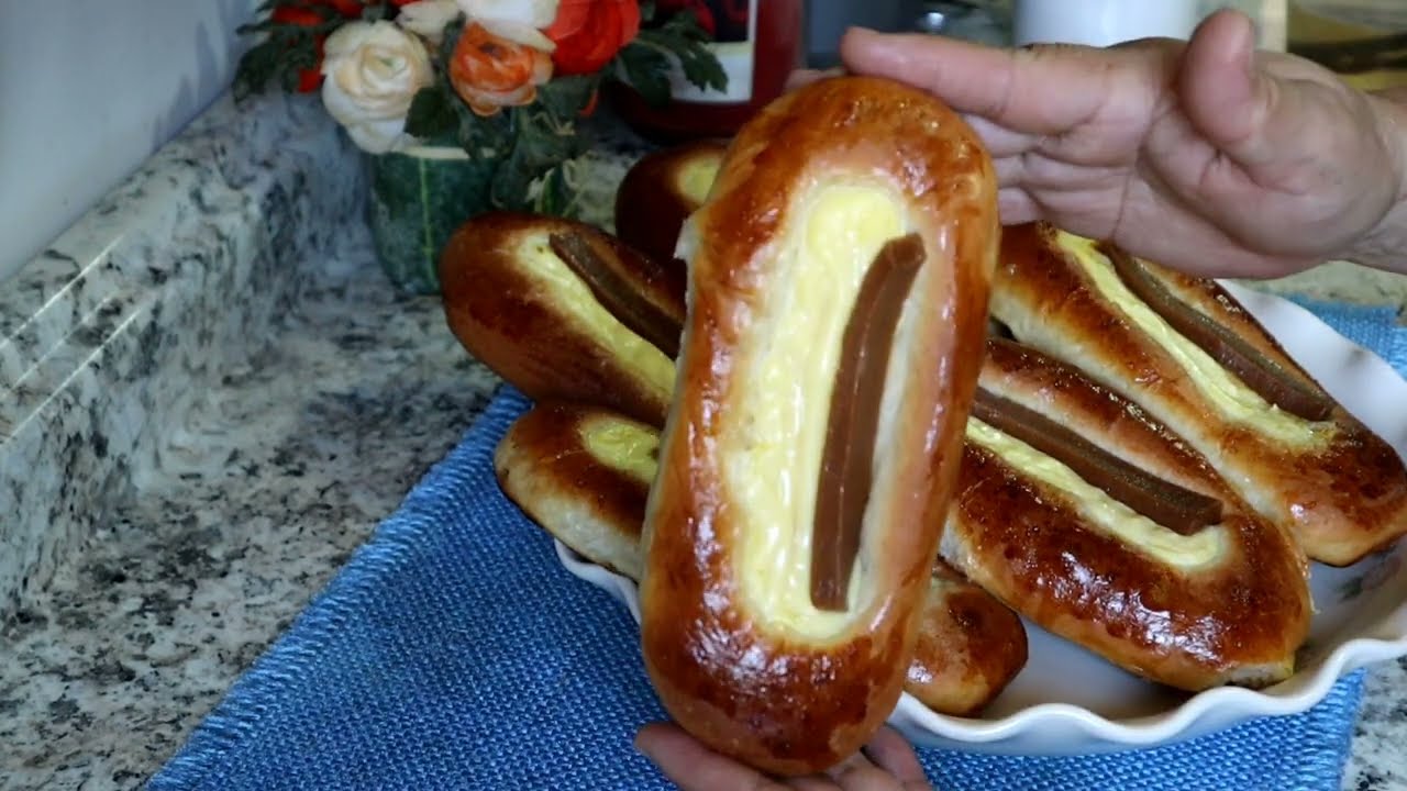 Pan dulce con crema pastelera y dulce de membrillo