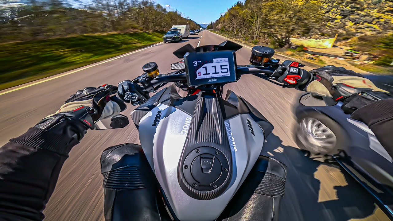 KTM Superduke 1290R Power - Shark RCT Wheelies