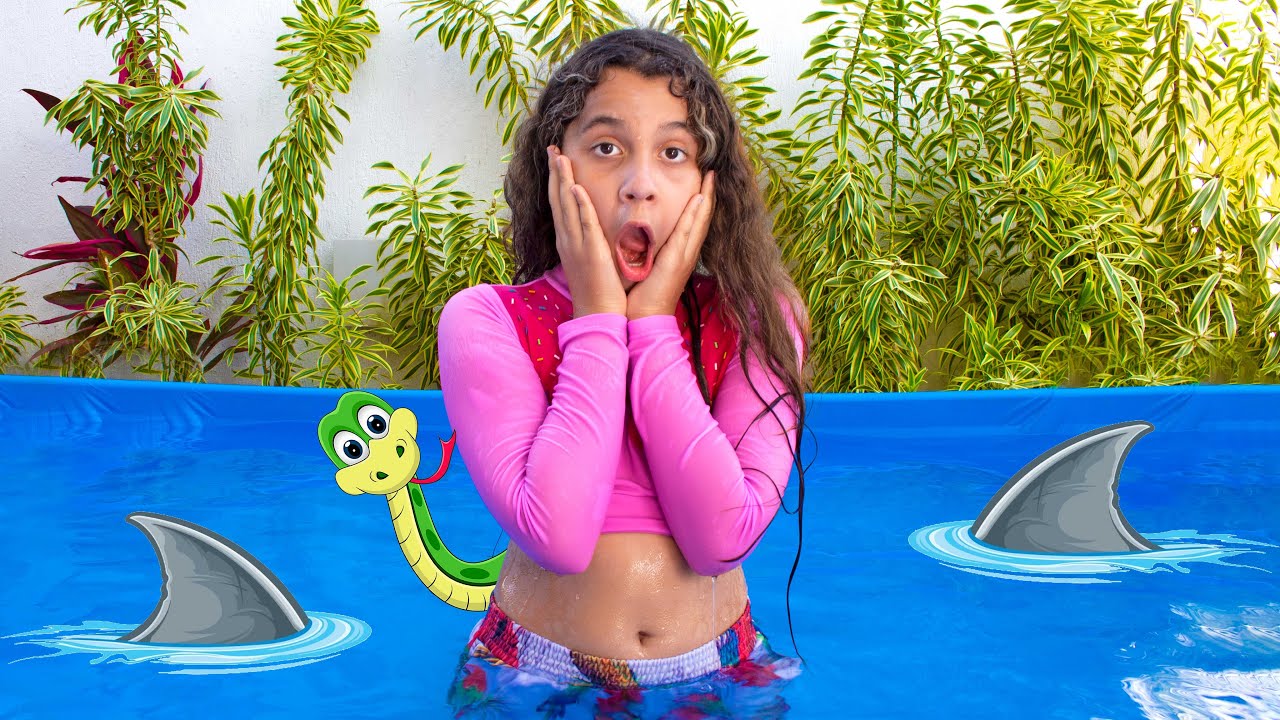 Sarah brinca e se diverte na piscina ! Funny Story for Kids with Friends