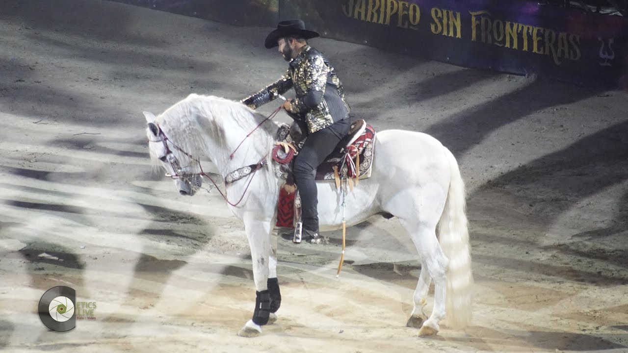 Leonardo Aguilar - Amor limosnero + Sentimental  |  Jaripeo sin fronteras 2022 ( Arena Monterrey )