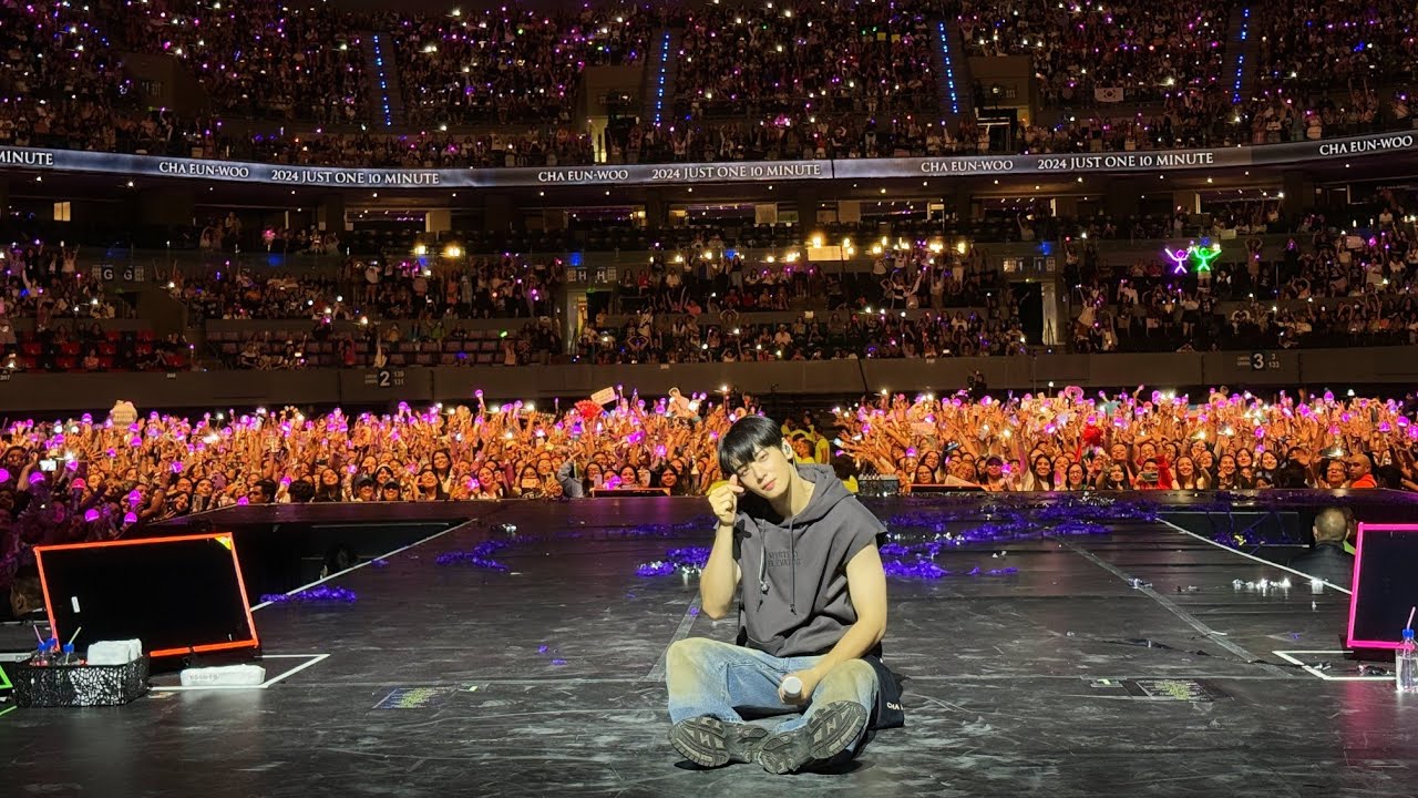 ♡ Cha Eunwoo ♡ - Mistery Elevator ♡ Mexico City Day 2♡ Arena CDMX 2/5