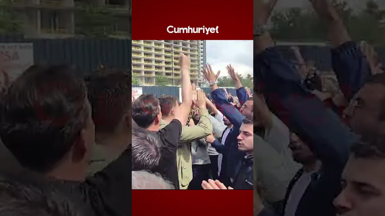Genel merkez binası &ouml;n&uuml;nde slogan atan CHP'lilere polis m&uuml;dahalesi