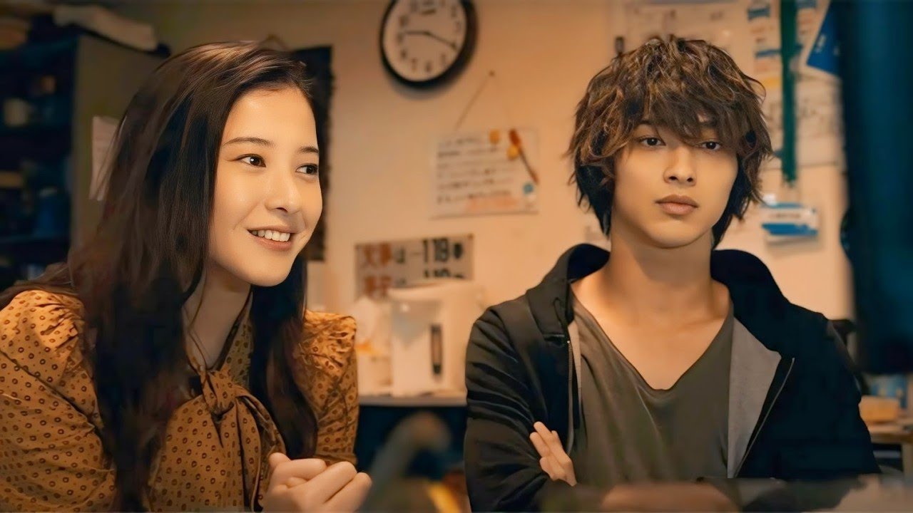 رجل عصابات بيقع في حب بنت عمياء من اول نظرة ، و بتغيرله حياته 180 درجة