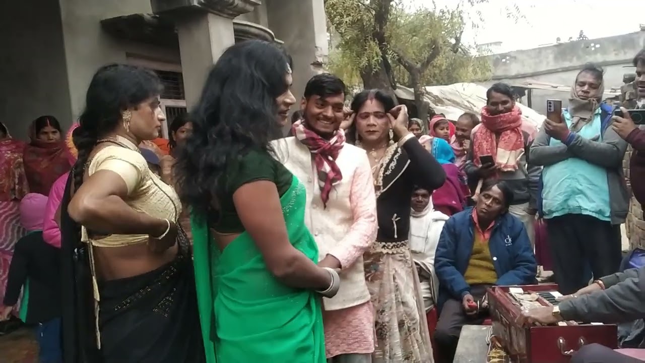 सोहर गीत दुअरे पर बाजे ला बधाई स्वर अखिलेश डांसर