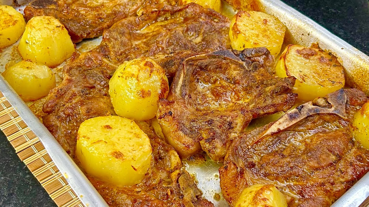 BISTECA ASSADA NO FORNO COM BATATAS MACIA E SUCULENTA