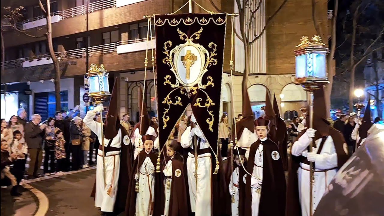 Cofradía de Jesús Camino del Calvario por Plaza San Sebastián. Semana Santa de Zaragoza 2025